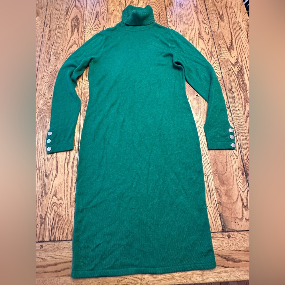 New York & Company Green Long Sleeve Dress